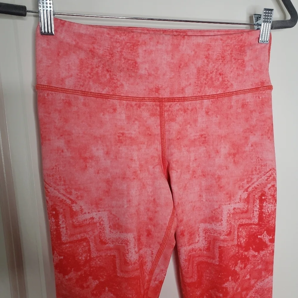 Alo Yoga Pink Printed Mid Rise Airbrush Capri Crop Tight Leggings